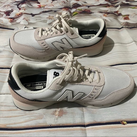 New Balance 311 Women Sneakers - Picture 2 of 7